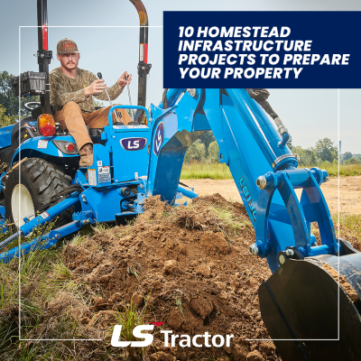Tracteur compact effectuant des travaux de terrassement pour le drainage